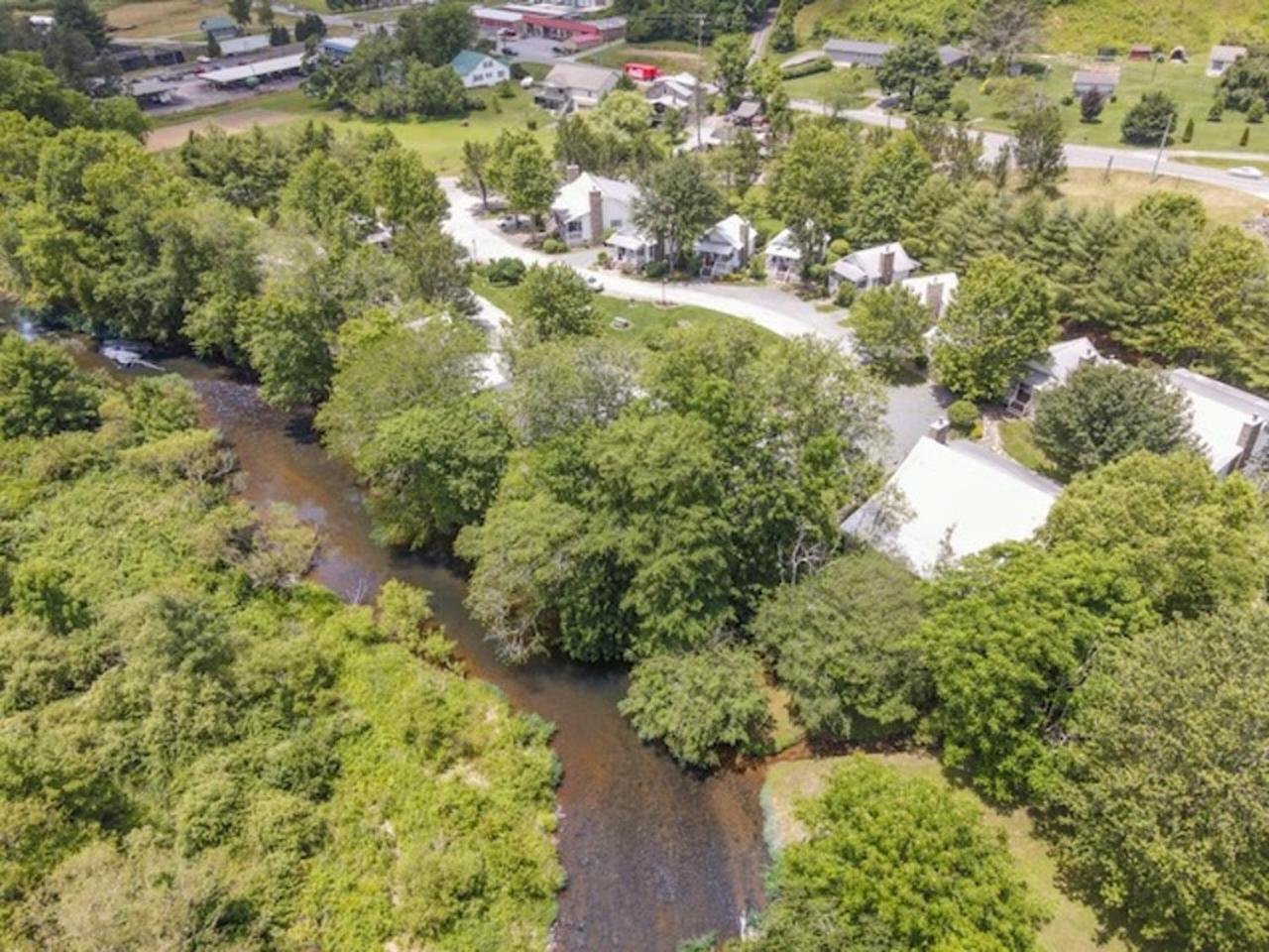 Linville River - Steps Away From The Banks Holiday home Newland